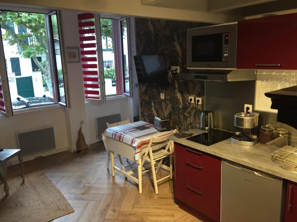 2 Pieces A 300M De La Grande Plage - 2 A 5 Couchages Сен-Жан-де-Люз Экстерьер фото